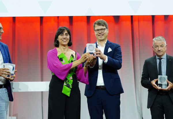 Claire Veri Sanvito et Daniel Preckel, gagnants Enterprize 2022, pour les cantons de Lucerne, du Tessin et de Vaud pour leur programme d’échange commun Swiss Mobility
