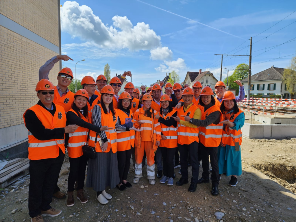 Group with orange protective equipment for construction sites